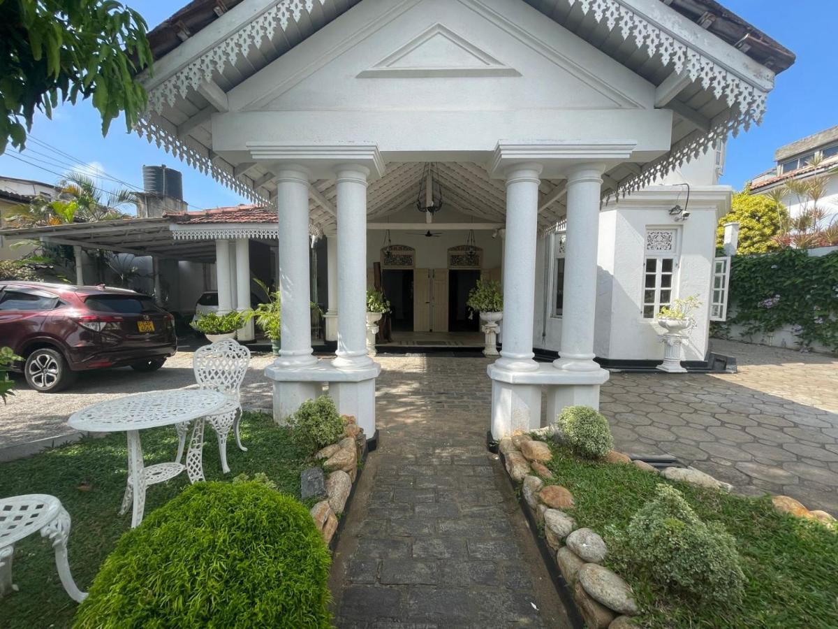 Beverly Villa Dehiwala-Mount Lavinia Bagian luar foto